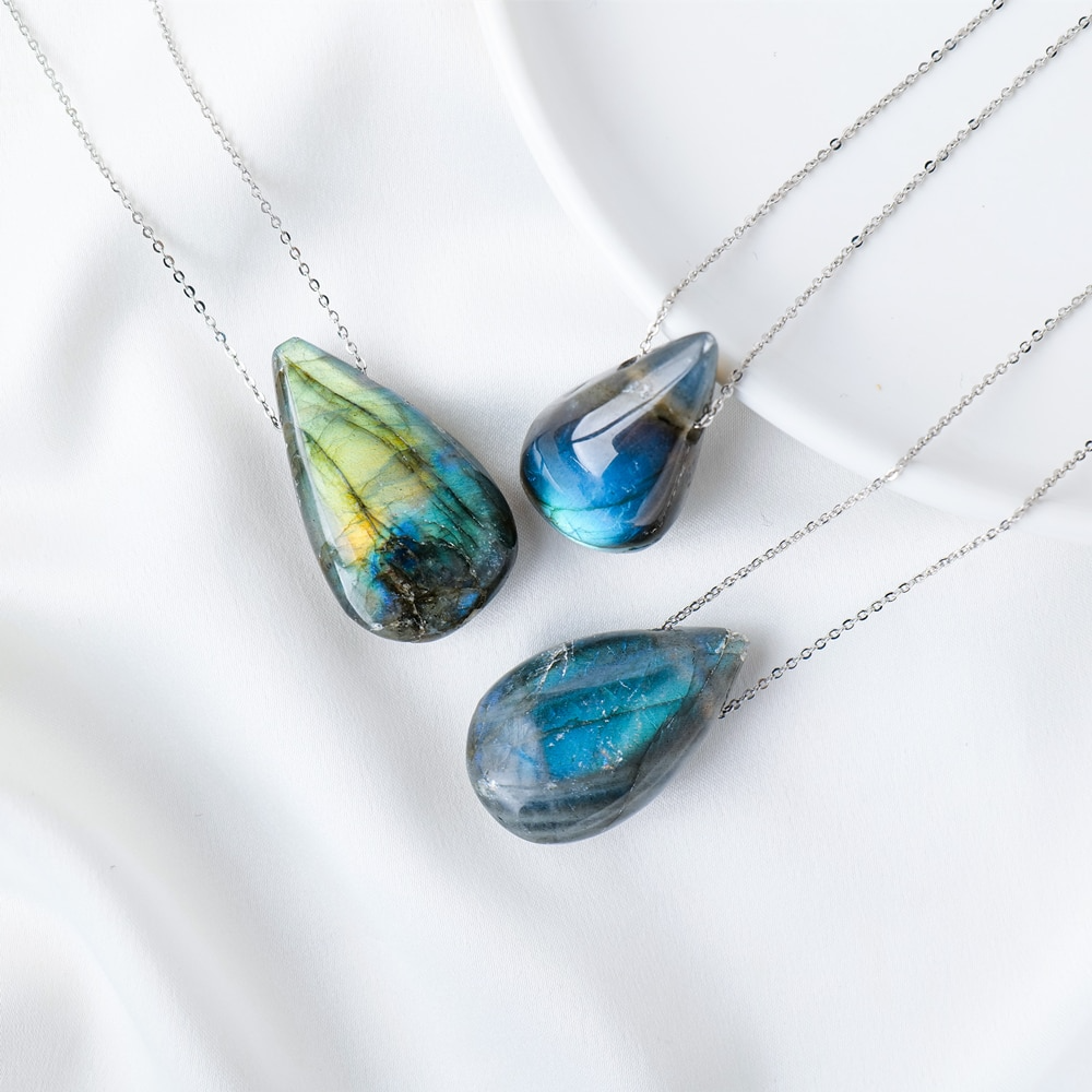 Dainty Labradorite Necklace